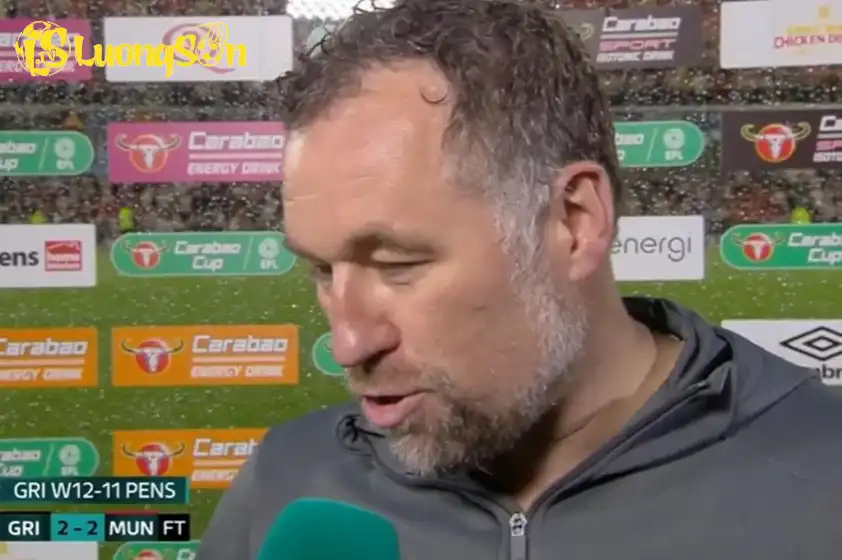 Huấn luyện viên David Artell của Grimsby Town (Ảnh: ITV Sport)