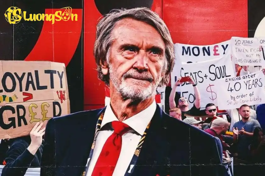 Sir Jim Ratcliffe đang trải qua quãng thời gian sóng gió khi tiếp quản Man United (Ảnh: GOAL). Sir Jim Ratcliffe đang trải qua quãng thời gian sóng gió khi tiếp quản Man United (Ảnh: GOAL).