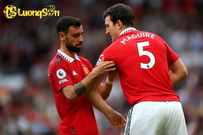 Maguire khuyên các cầu thủ nên học theo 'tinh thần thép' của Bruno Fernandes (Ảnh: AFP). Maguire khuyên các cầu thủ nên học theo 'tinh thần thép' của Bruno Fernandes