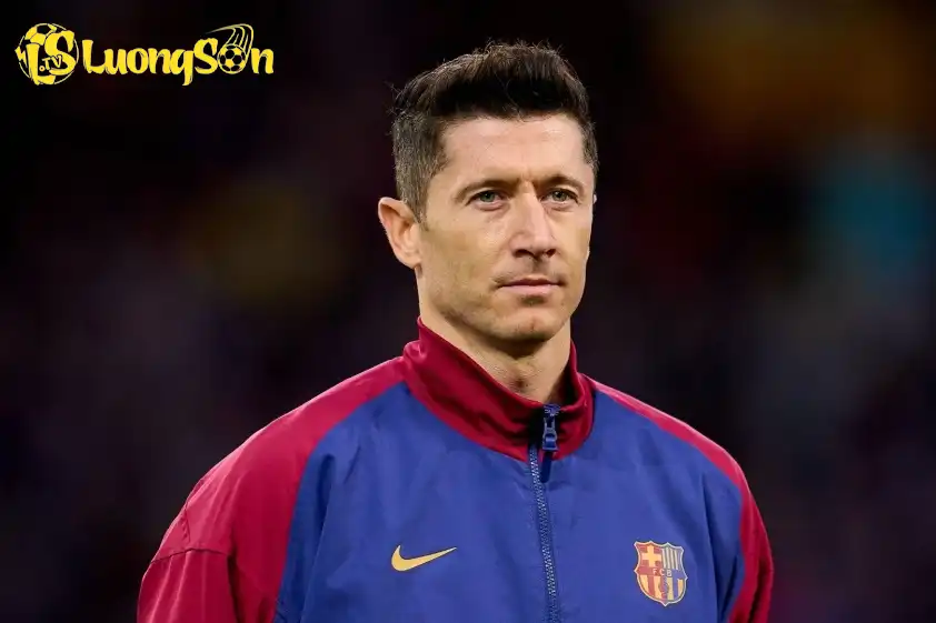 Lewandowski nhiều khả năng rời Barcelona vào hè năm sau khi hết hợp đồng (Ảnh: barcauniversal)